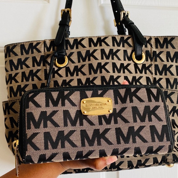 Michael Kors purse and wallet. - Picture 2 of 5